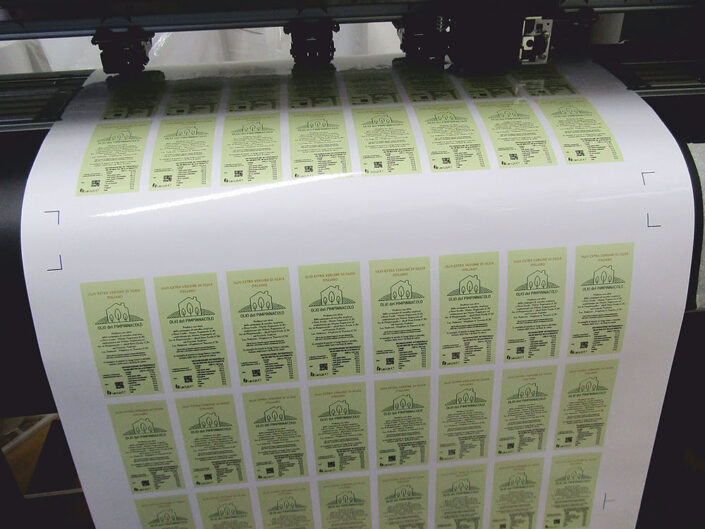 Stampa digitale – Intaglio adesivo